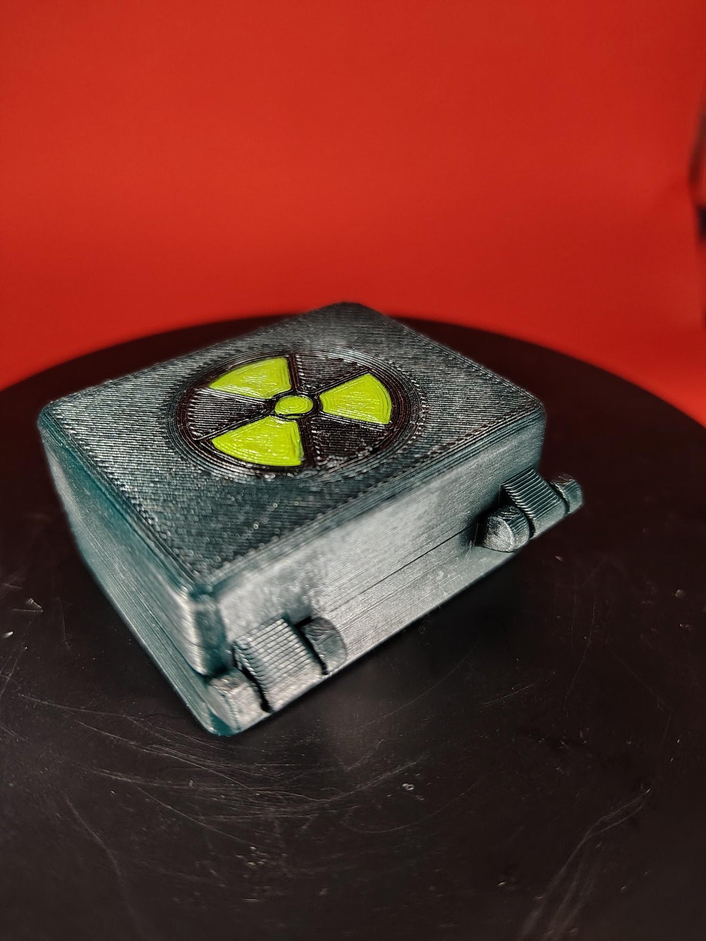 Fallout Inspired Mini Nuke Briefcase with Click Button – Collectible Gift for Fans, Desktop Fidget Toy