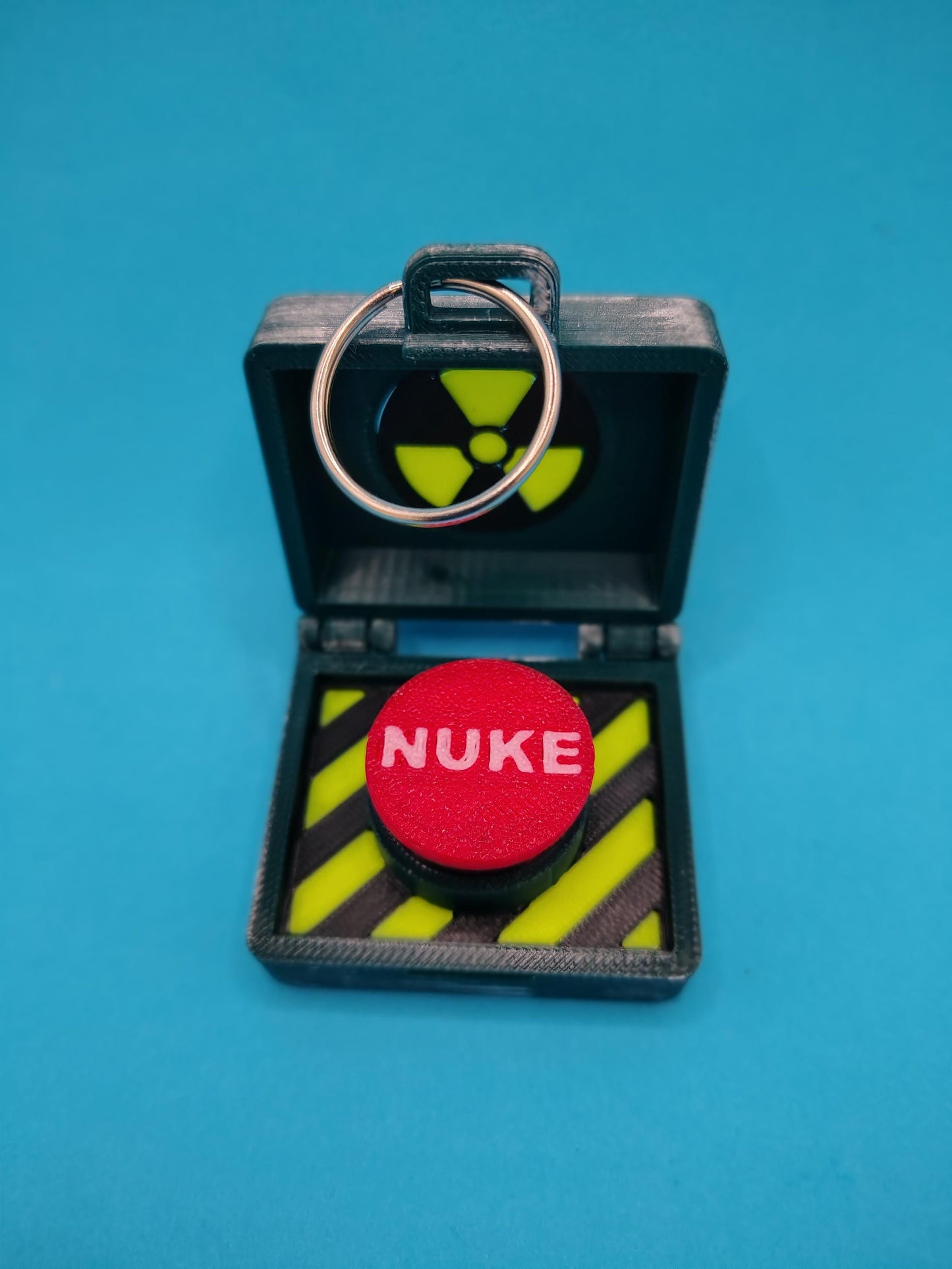 Fallout Inspired Mini Nuke Briefcase with Click Button – Collectible Gift for Fans, Desktop Fidget Toy