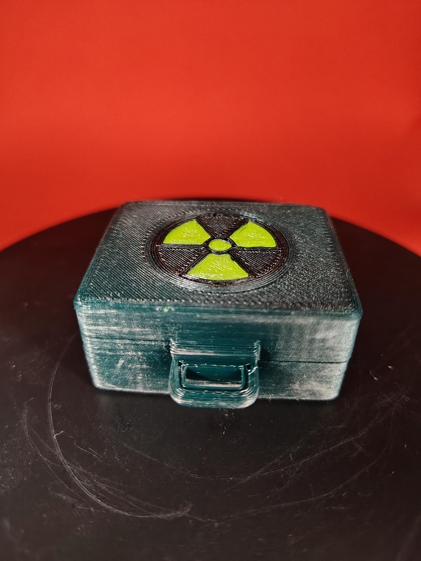 Fallout Inspired Mini Nuke Briefcase with Click Button – Collectible Gift for Fans, Desktop Fidget Toy