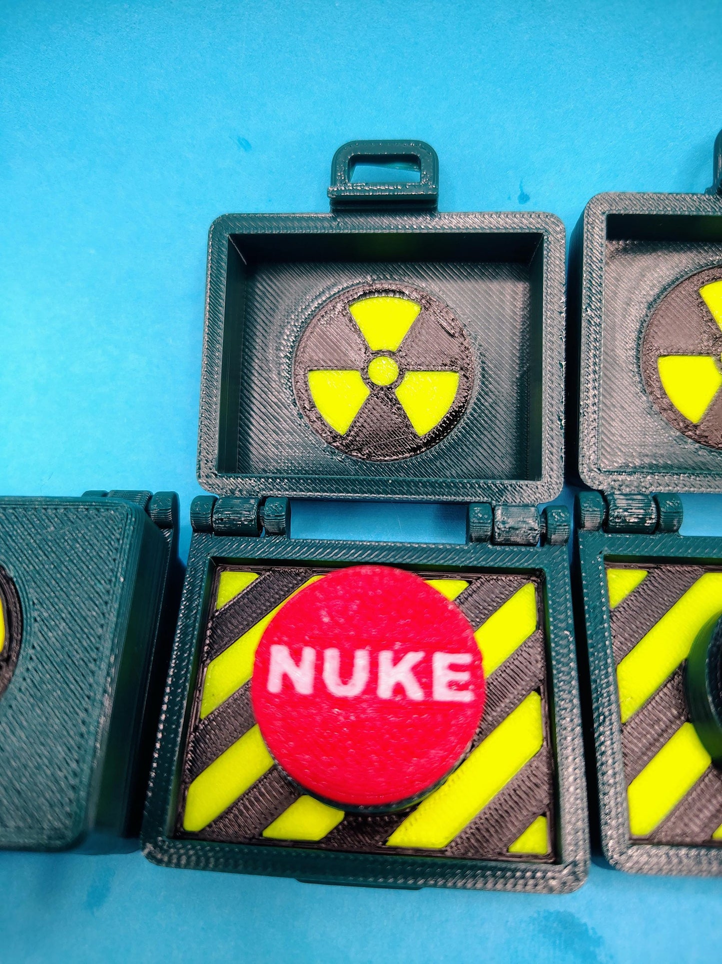 Fallout Inspired Mini Nuke Briefcase with Click Button – Collectible Gift for Fans, Desktop Fidget Toy
